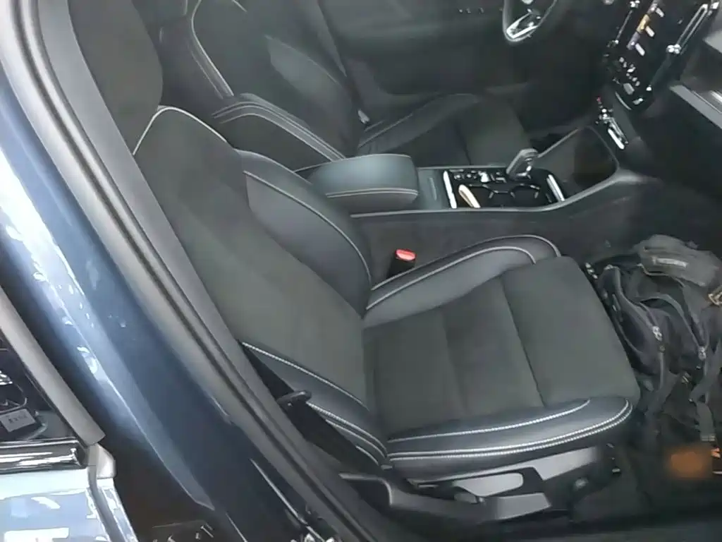 Volvo XC40 2022 2022 Model T4 AWD Smart Vision Sport Edition