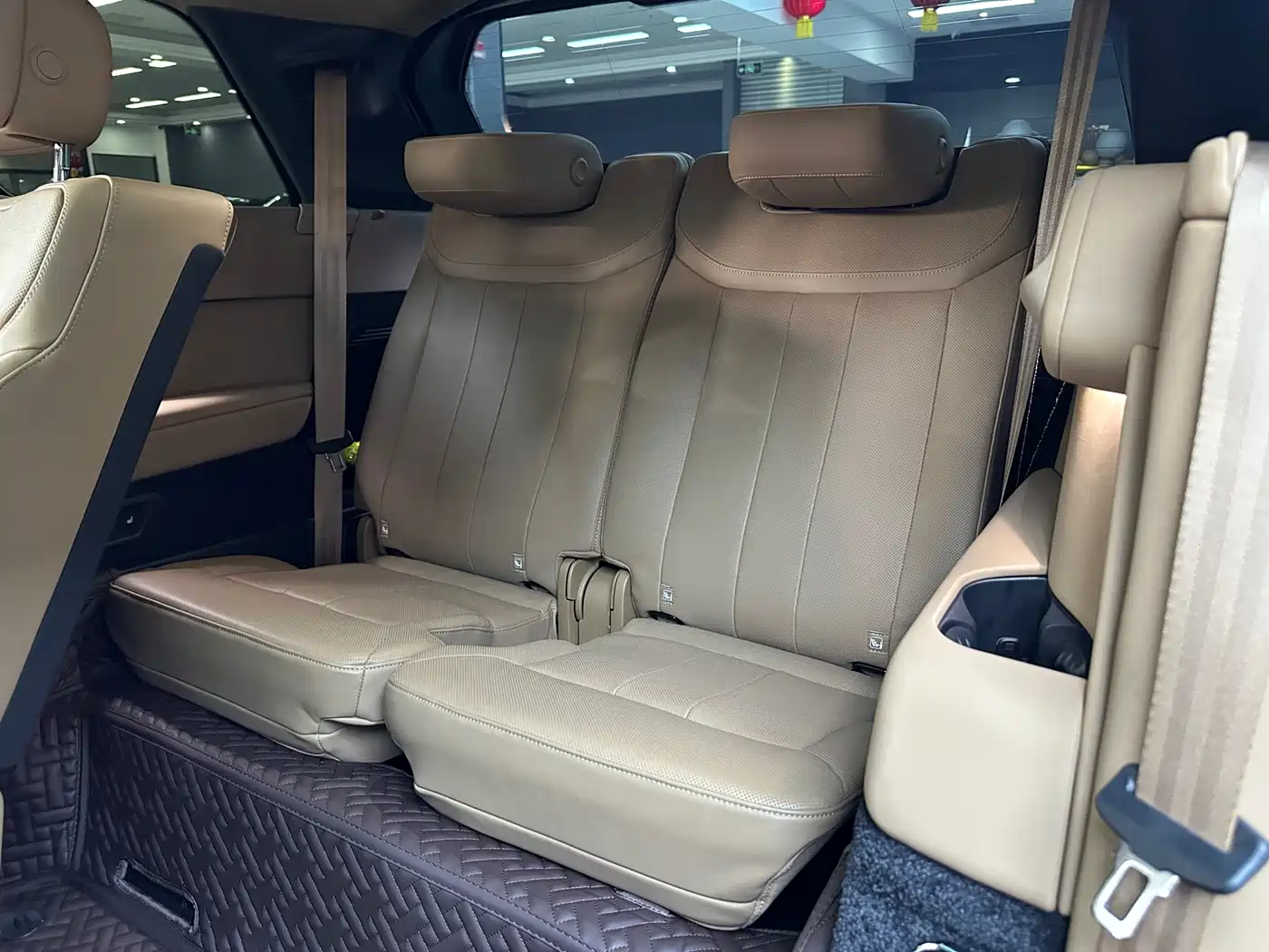 Land Rover Range Rover 2023 3.0 L6 400PS Golden Age 7-Seater Long Wheelbase фото 15