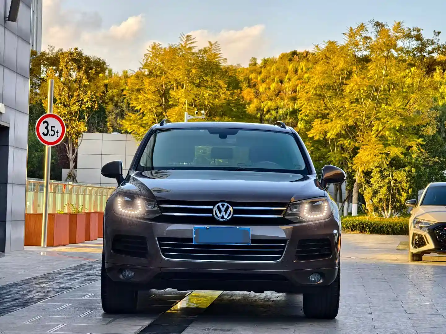 Фото 2 - Volkswagen Touareg