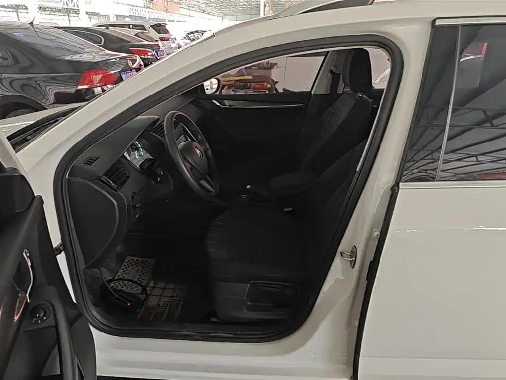 Škoda Octavia 2018 Model Wagon TSI230 DSG Comfort Edition фото 16