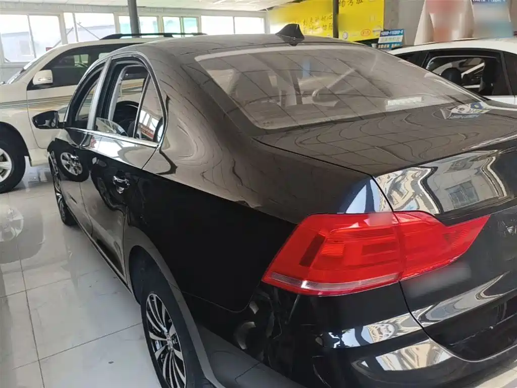 VOLKSWAGEN SANTANA