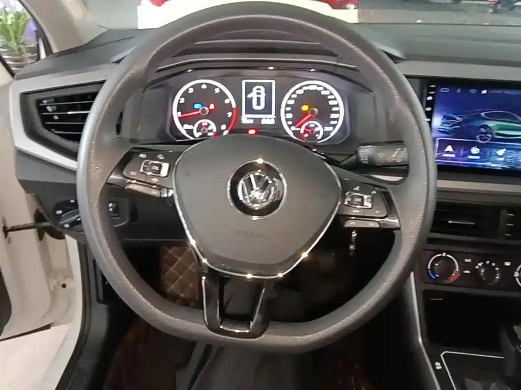 Volkswagen Polo 2019 Plus 1.5L Automatic Panorama Enjoyment Edition фото 11