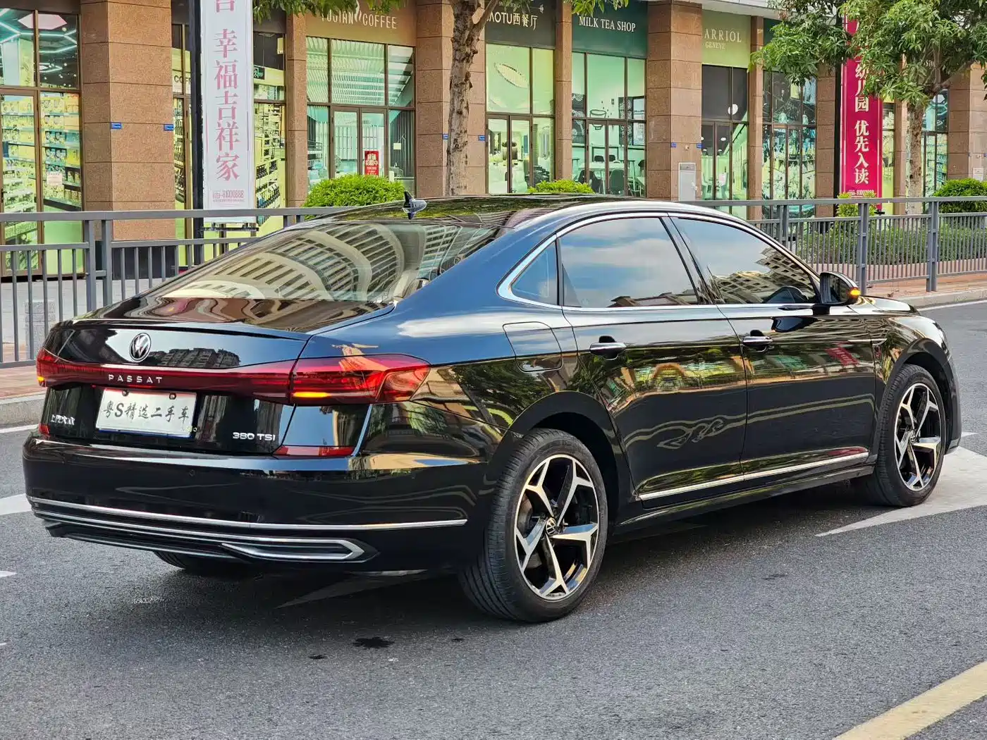 Volkswagen Passat 2024 380TSI Starlight Luxury Edition фото 6