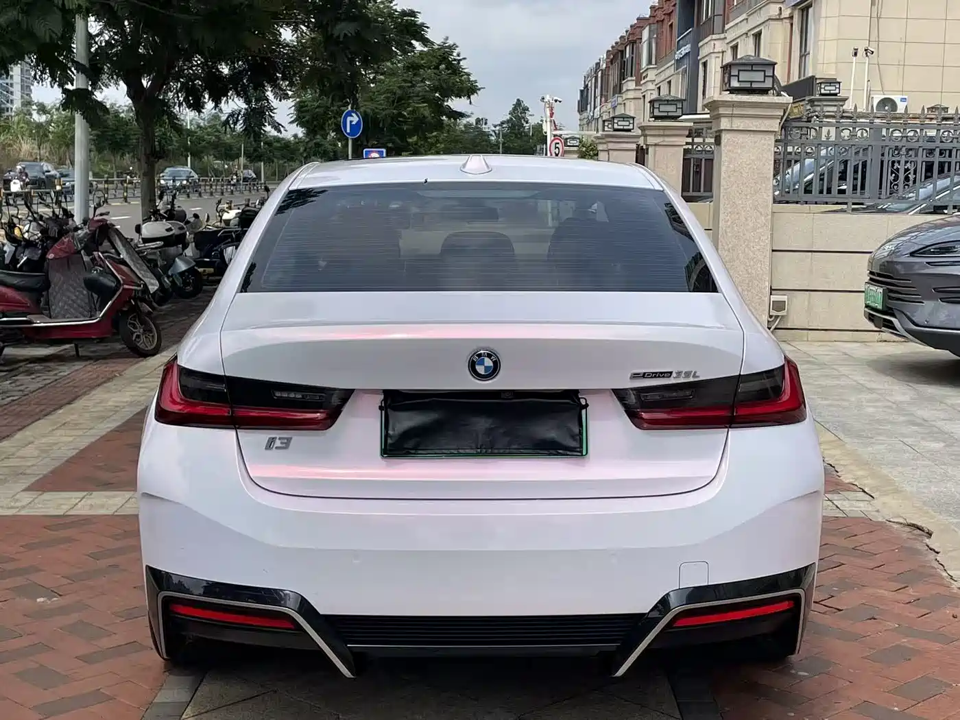 BMW i3 2022 eDrive 35 L фото 17