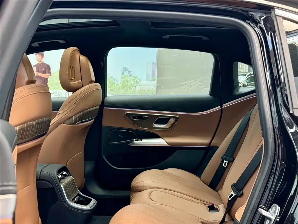 Mercedes-Benz E-Class 2024 E 300 L Fashion фото 10