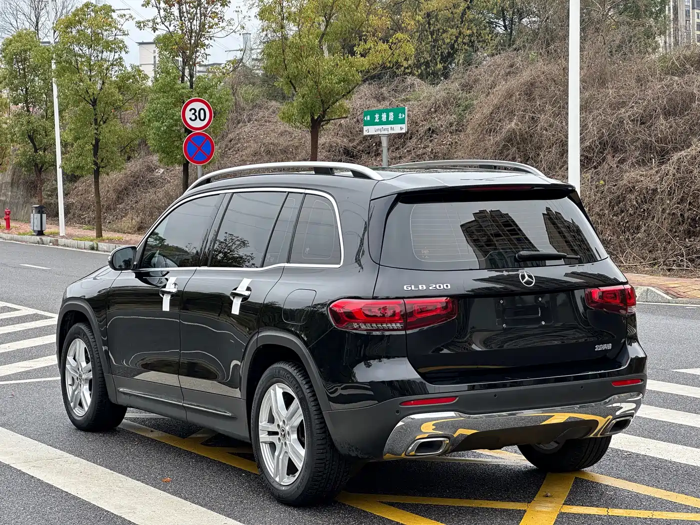 MERCEDES-BENZ GLB