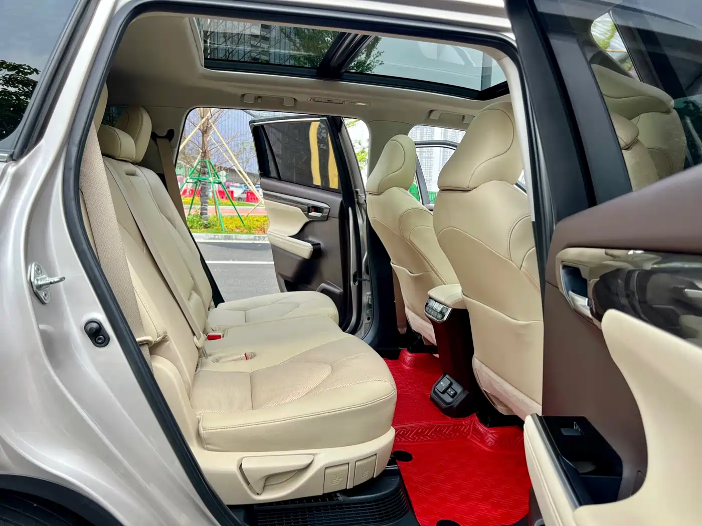 Toyota Highlander 2022 Dual Engine 2.5L 4WD Supreme Edition 7-Seater фото 14