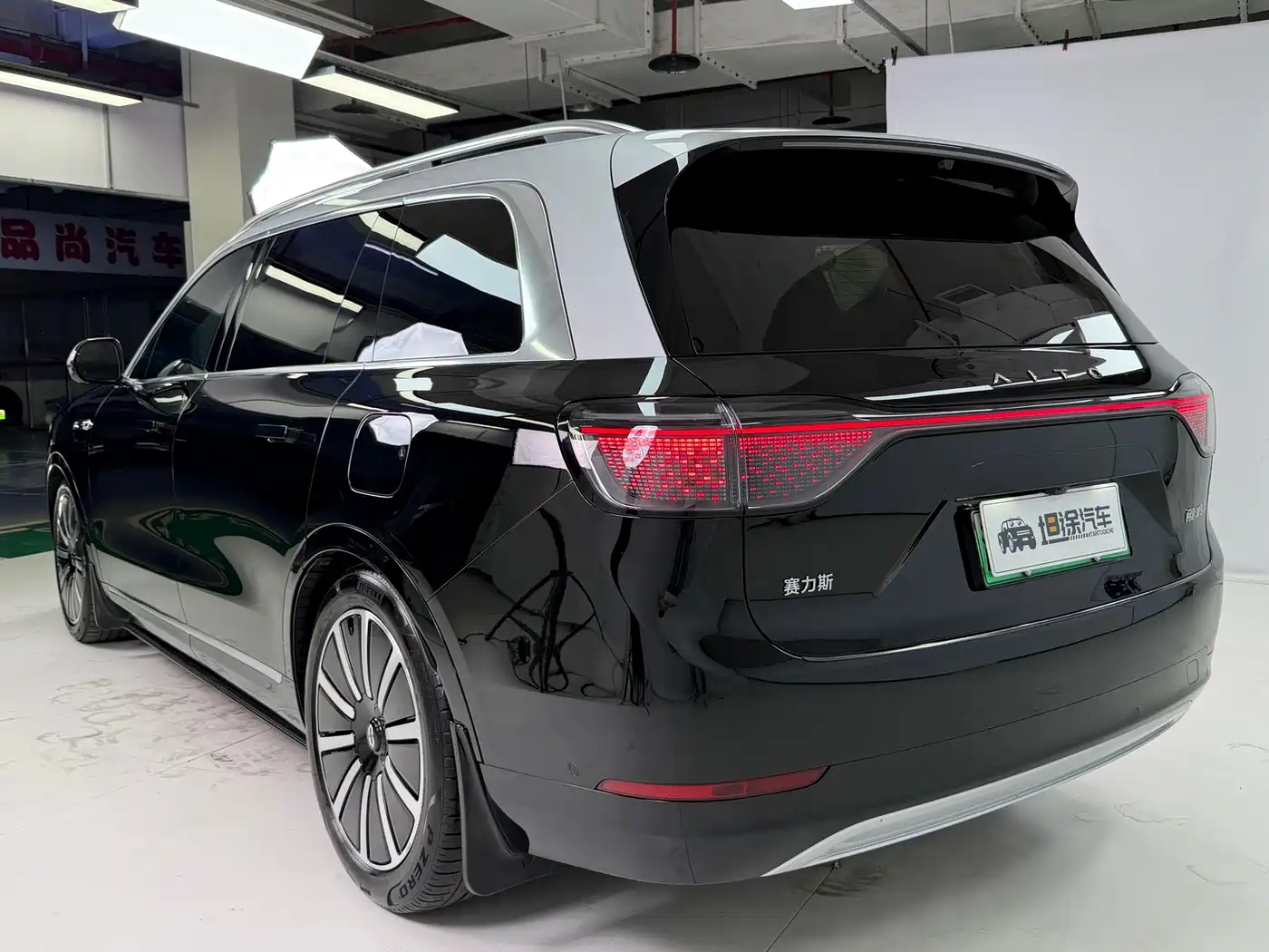 AITO Wenjie AITO M9 2024 Range Extender Max Edition 42kWh 6-seater фото 31