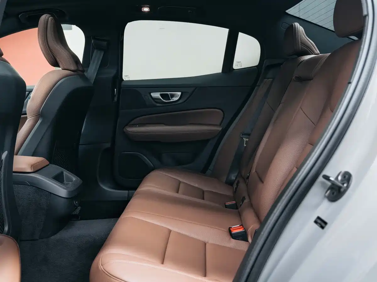 Volvo S60 2025 2025 B4 Smart Luxury Edition