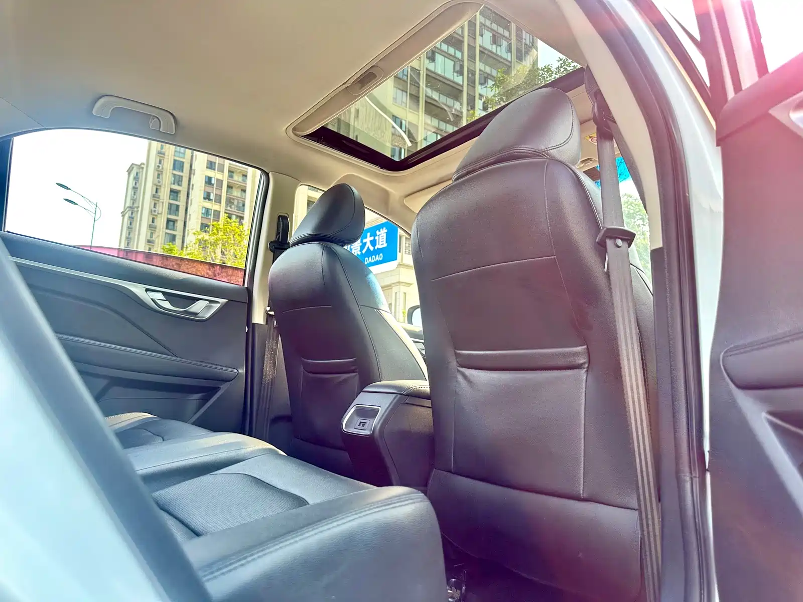 Фото 22 - Geely Vision