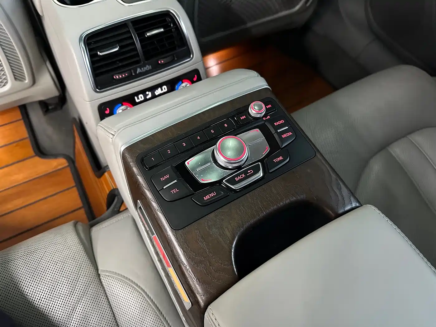 Фото 22 - Audi A6L