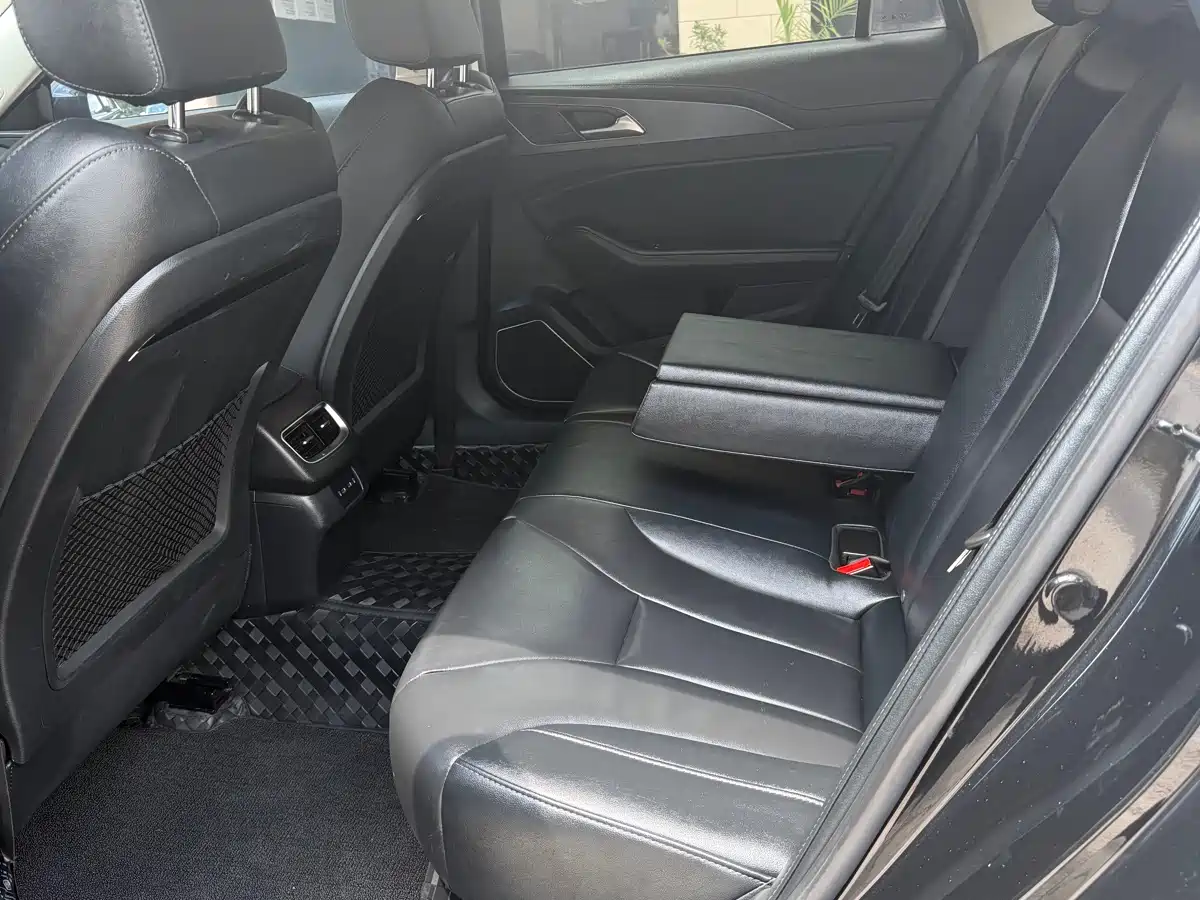 Hongqi H5 2022 Classic 1.5T DCT Flag Rhythm Edition фото 5