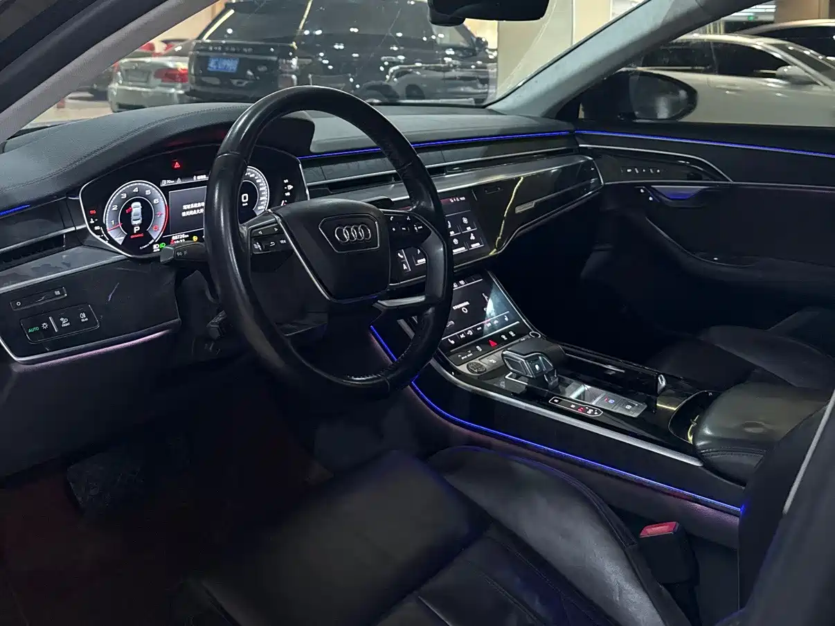 Фото 5 - Audi A8