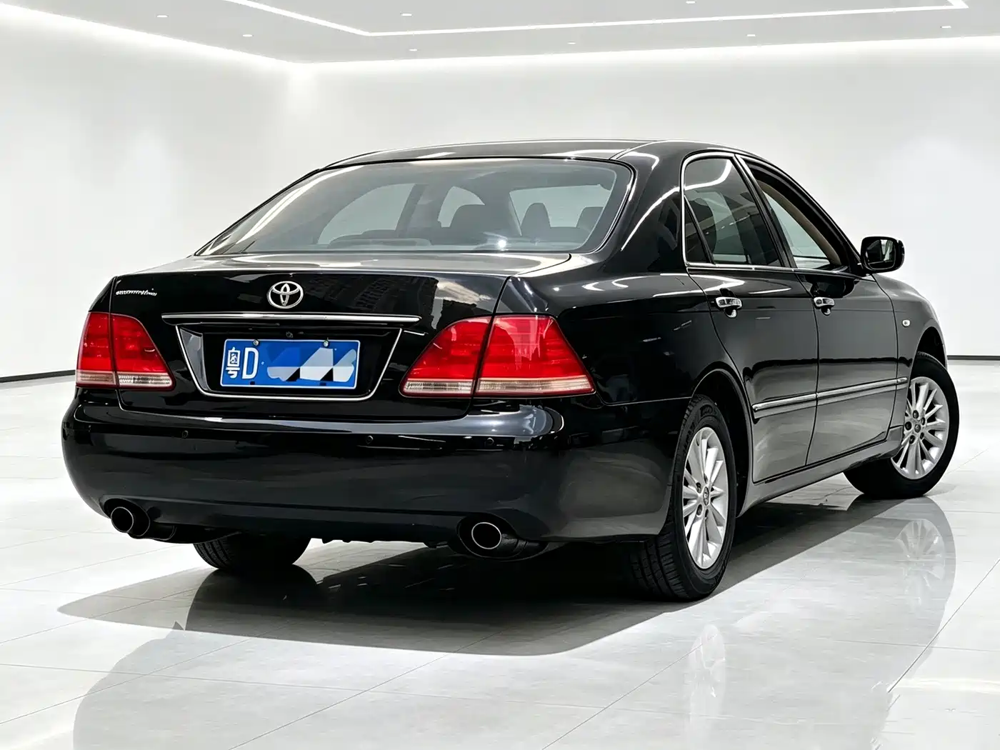 Фото 9 - Toyota Crown