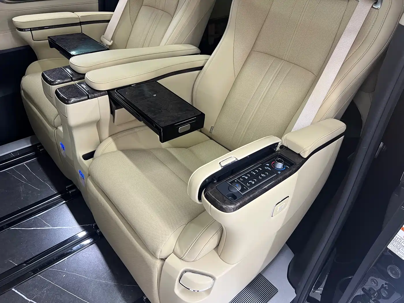 Toyota Vellfire 2021 Crown Hybrid 2.5L HV Premium Edition фото 11