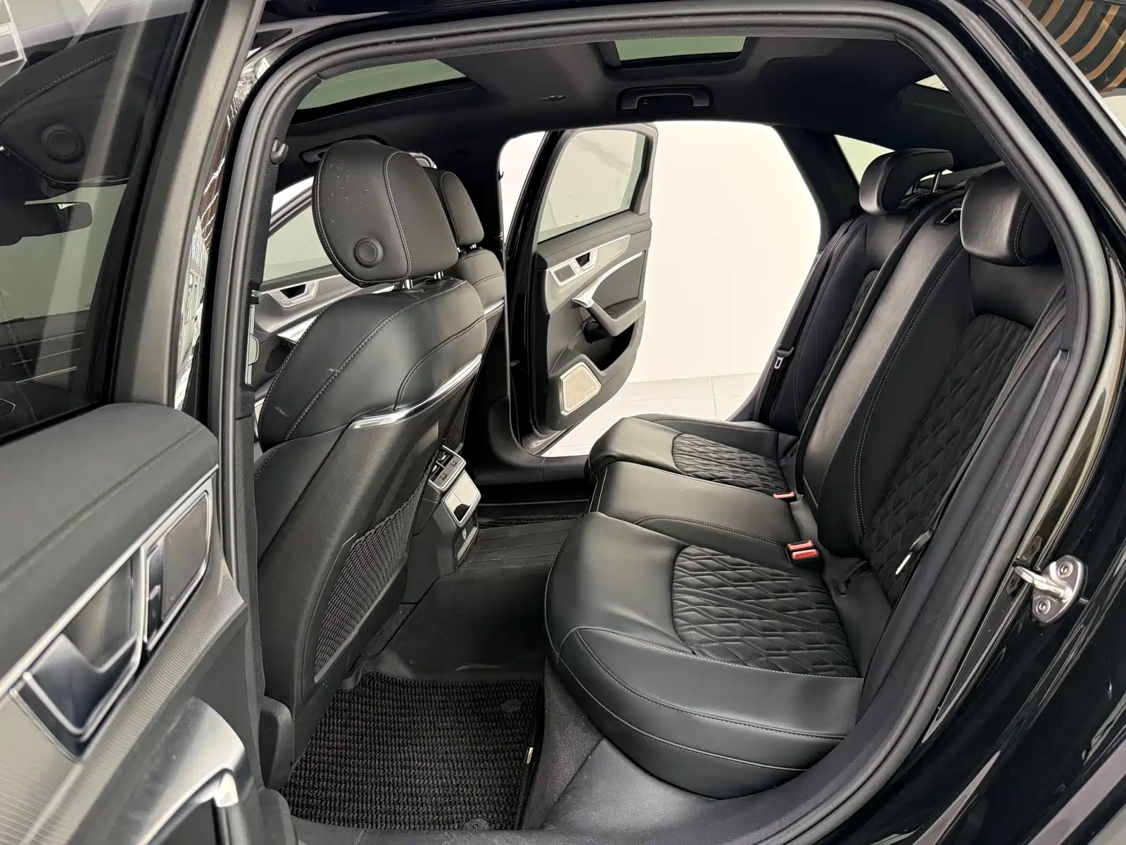 Фото 20 - Audi A6L