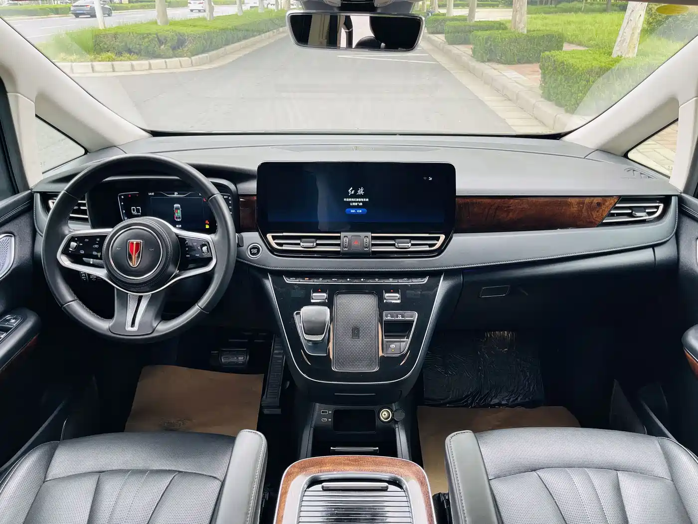 Hongqi HQ9 2023 2.0T Smart Connect Flag Enjoy Edition фото 13