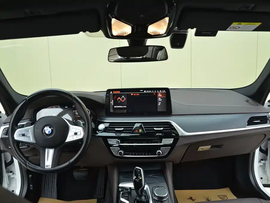 BMW 5 Series 2023 530Li Leading M Sport Package фото 15