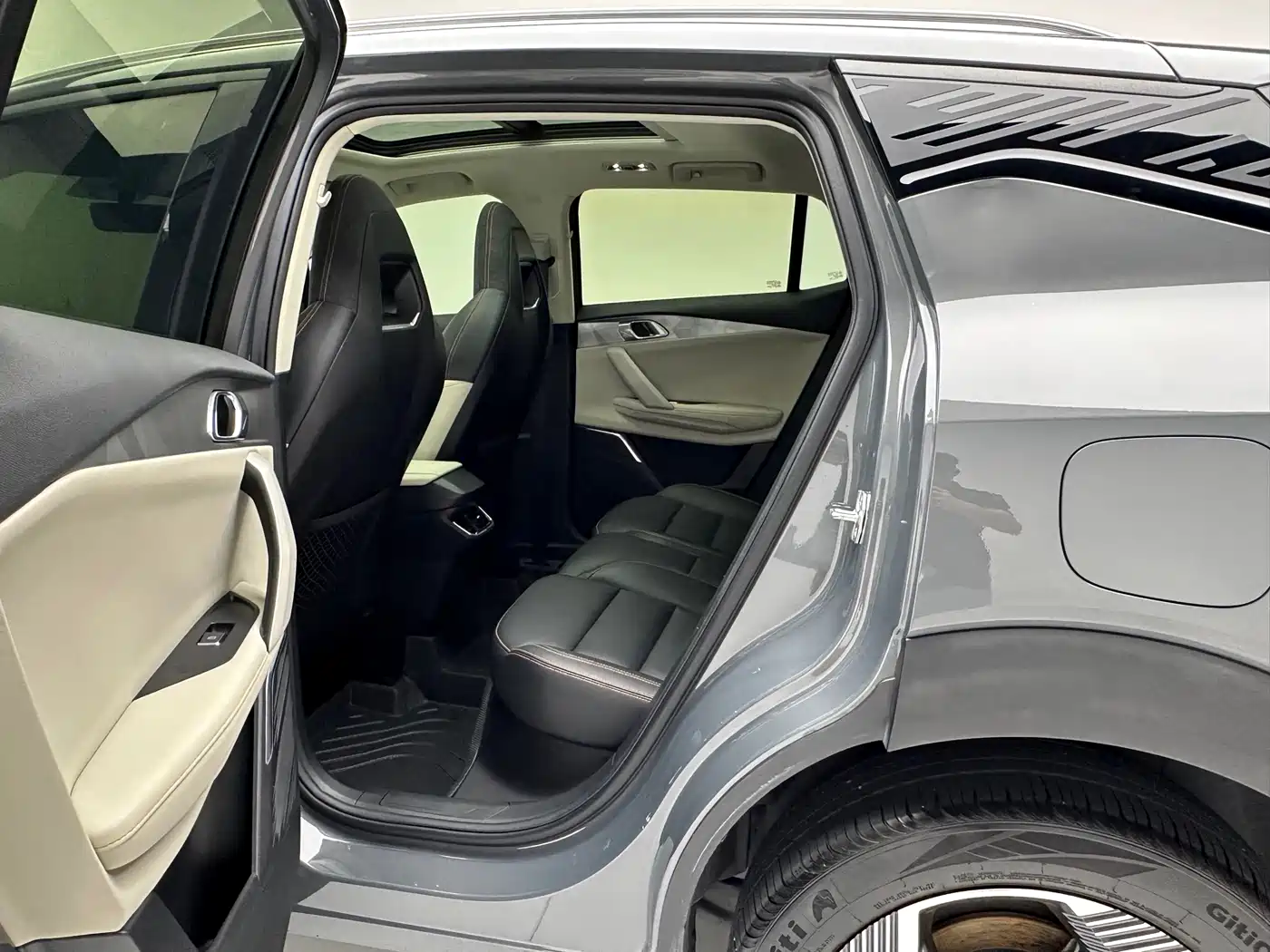 Lynk & Co 06 EM-P 2022 PHEV 84KM Range Pro фото 8