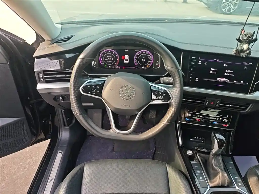 Volkswagen Passat 2023 330TSI Starlight Luxury Edition фото 11