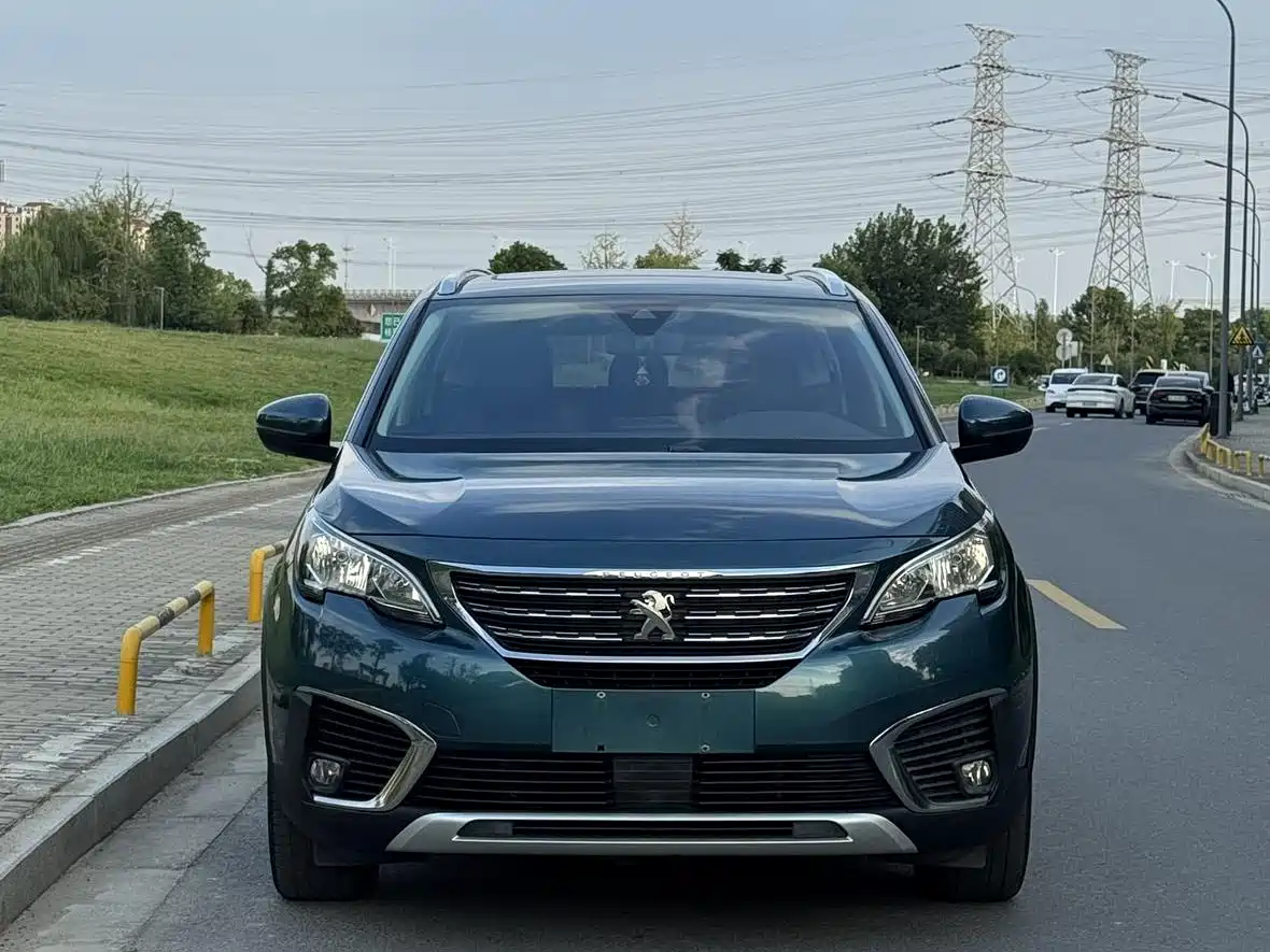 صورة 2 - Peugeot 5008
