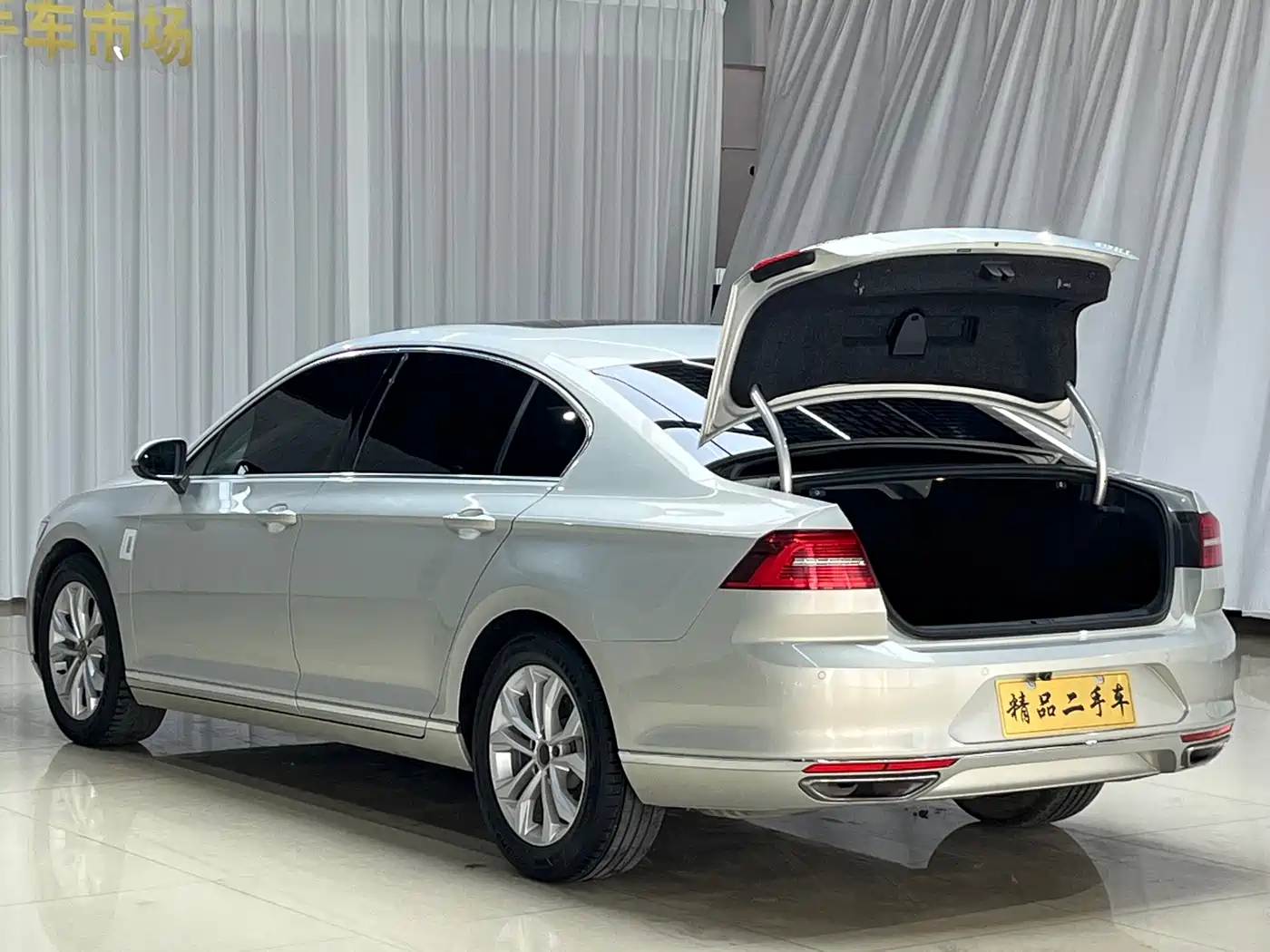 Volkswagen Magotan 2018 380TSI DSG Luxury фото 8