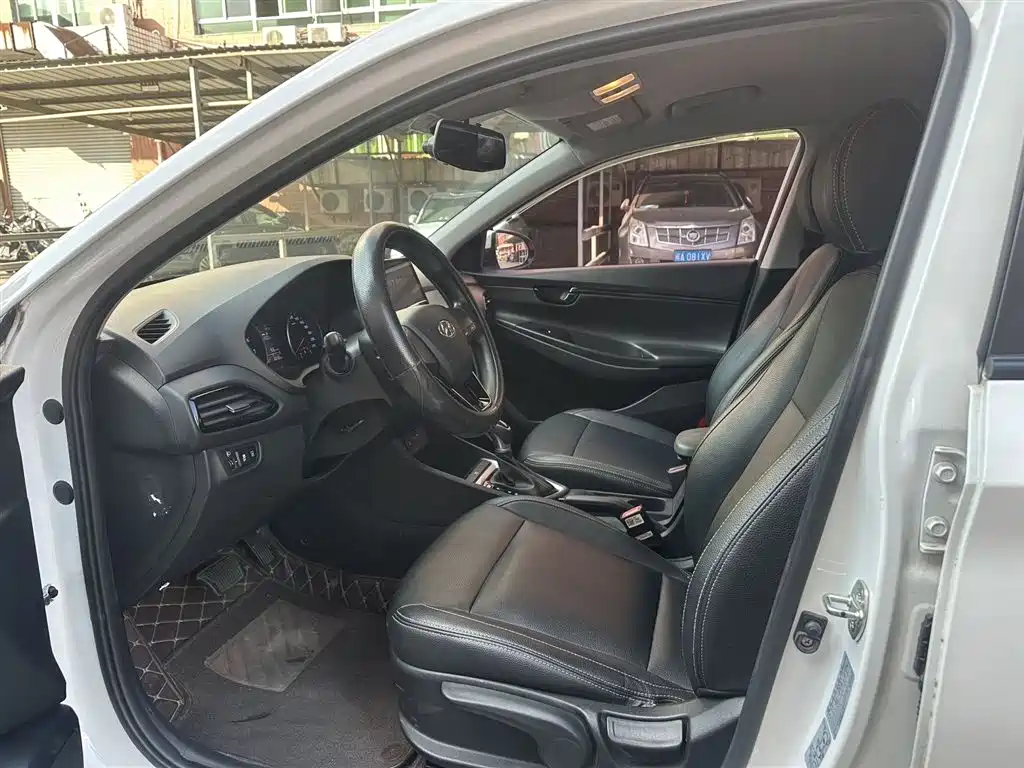 Hyundai Elantra 2020 1.6L Auto GL Pleasing Edition фото 5