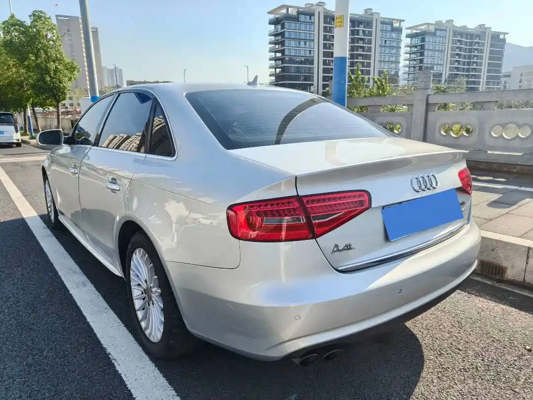 Фото 6 - Audi A4L