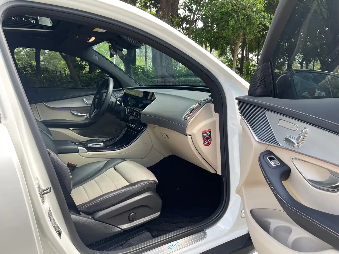 MERCEDES-BENZ EQC