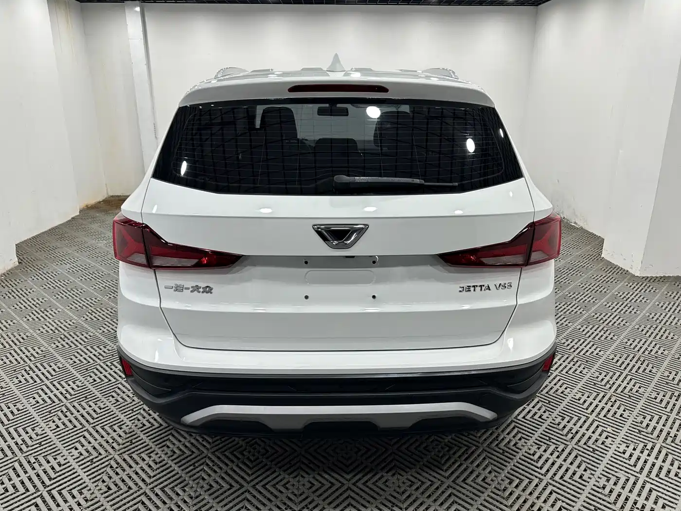 Photo 8 - Jetta VS5
