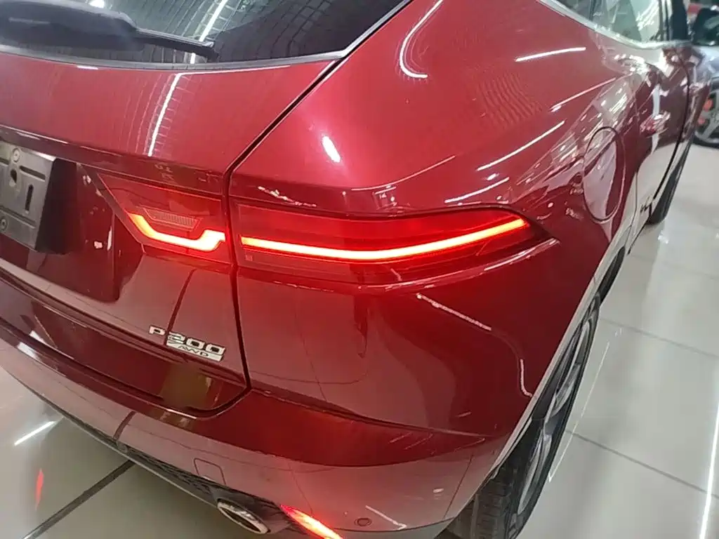 Фото 8 - Jaguar E-PACE