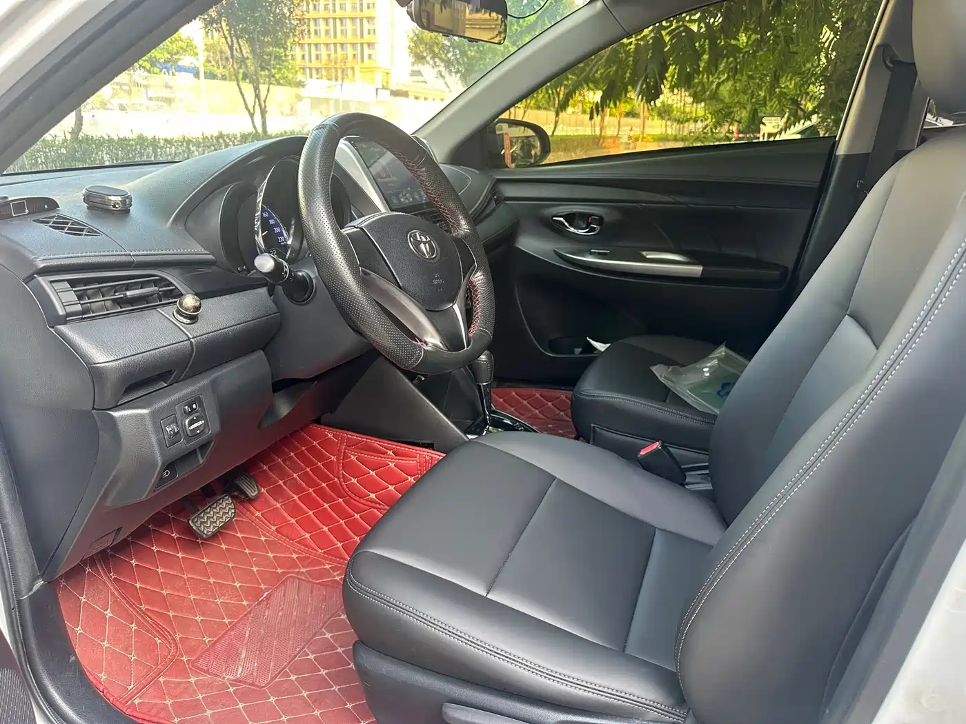 Toyota YARiS L Zhi Xiang 2017 1.5G CVT Dynamic Sunroof Edition фото 7