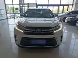 Photo 3 - Toyota Highlander