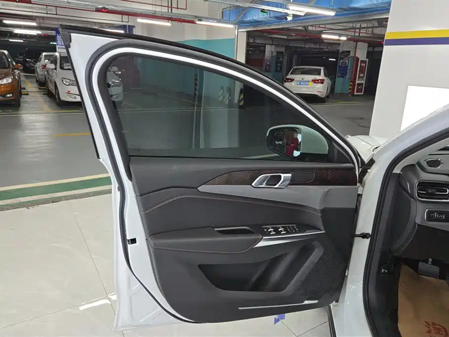 Lynk & Co 02 2018 1.5T DCT 2WD Power Edition China V фото 7