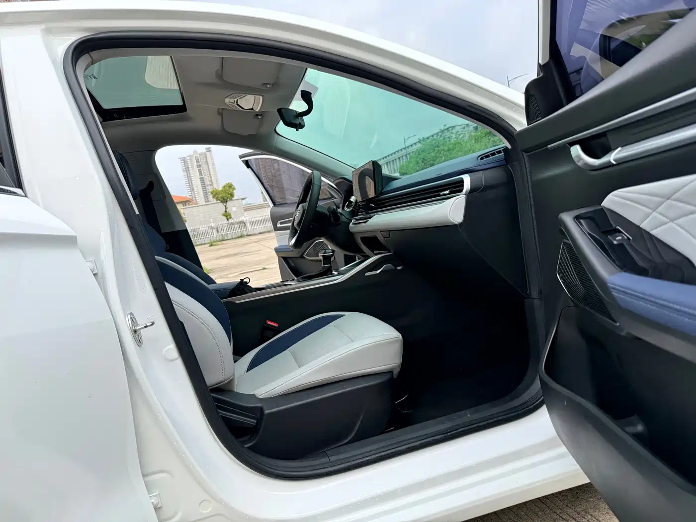 GEELY AUTOMOBILE EMGRAND