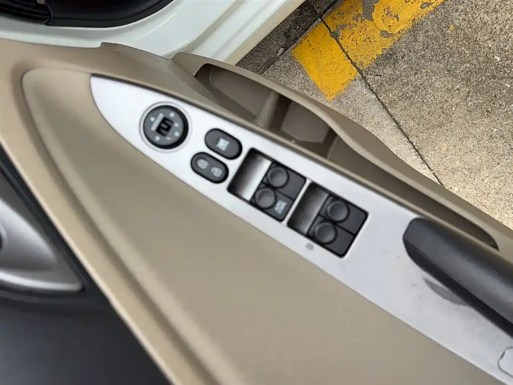 Hyundai Verna 2014 1.4L Automatic Smart GLS фото 5