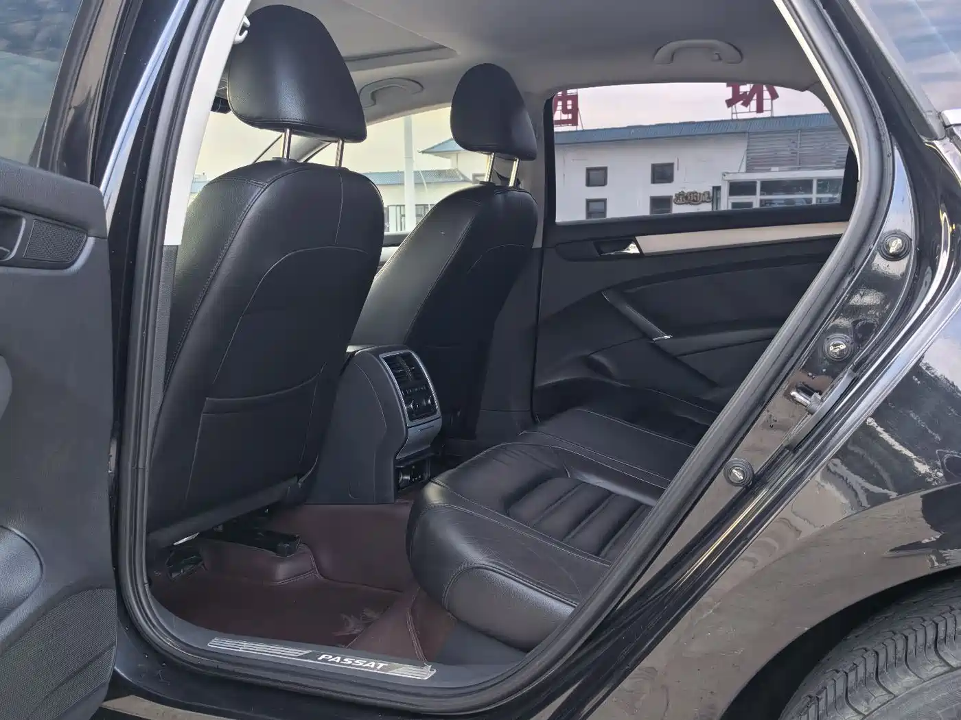 Volkswagen Passat 2014 1.8TSI DSG Executive Edition фото 6
