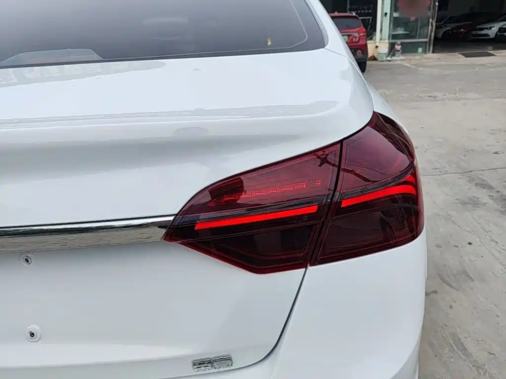 Фото 24 - Geely Emgrand
