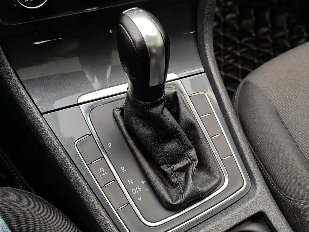 Volkswagen Golf 2020 200TSI DSG Comfort фото 22