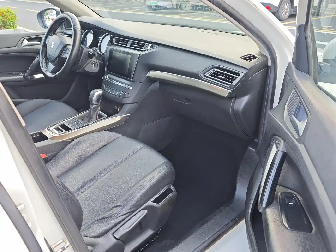 Peugeot 408 2016 1.6T Automatic Luxury Edition фото 12