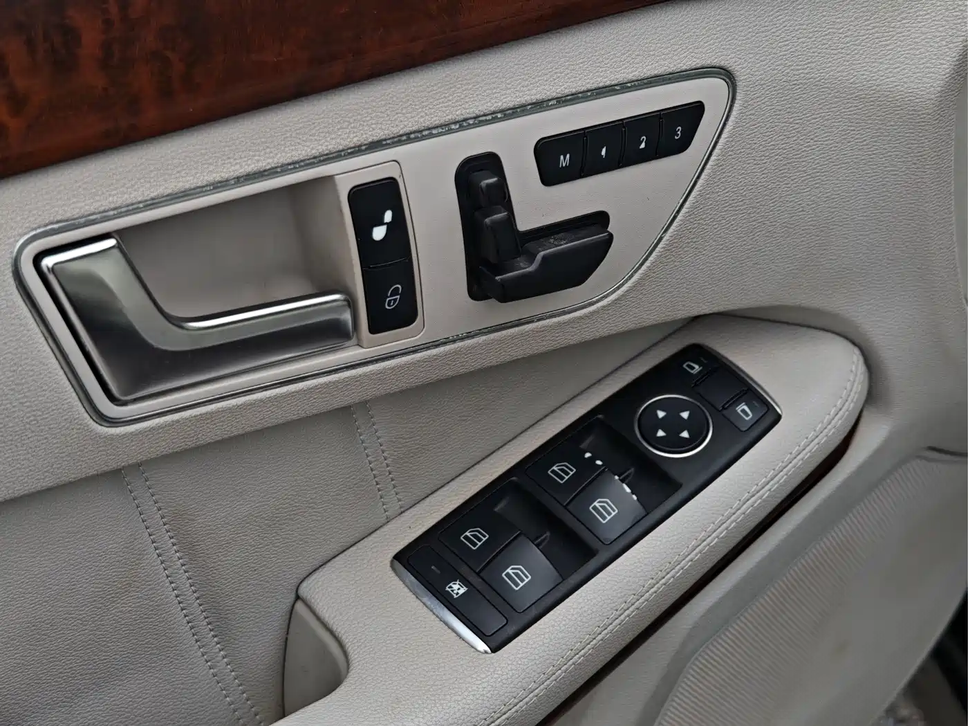 Mercedes-Benz E-Class 2012 E 200 L CGI Elegance фото 8