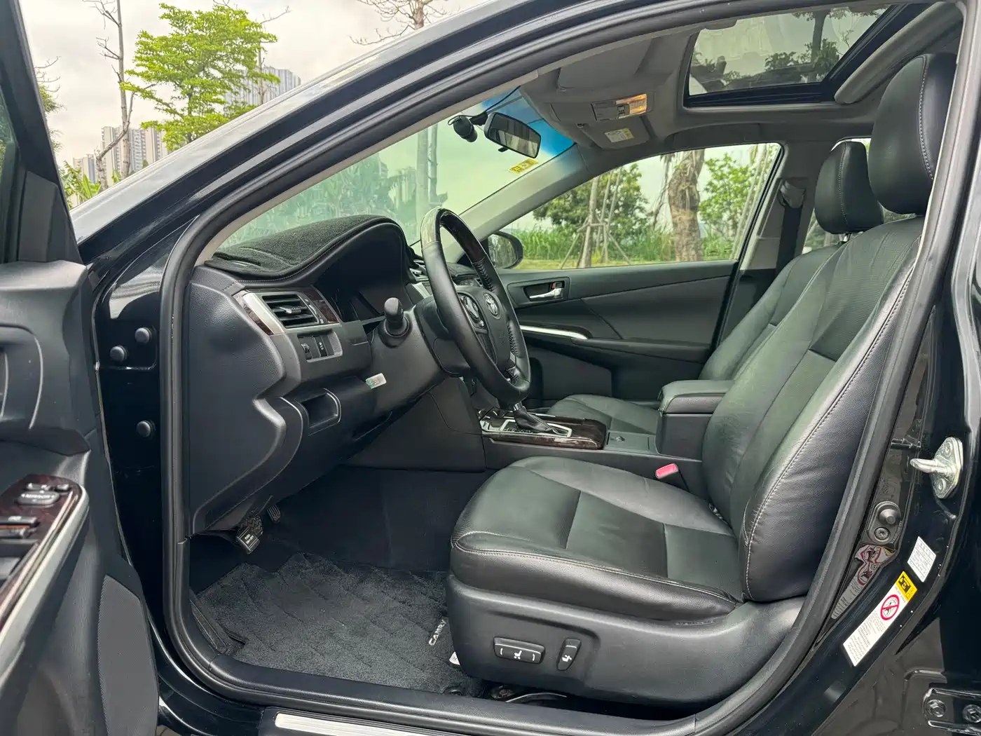 Toyota Camry 2016 2.0G 10th Anniversary Leading Edition фото 4