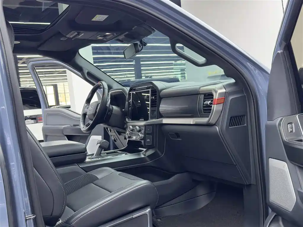 FORD F-150 RAPTOR