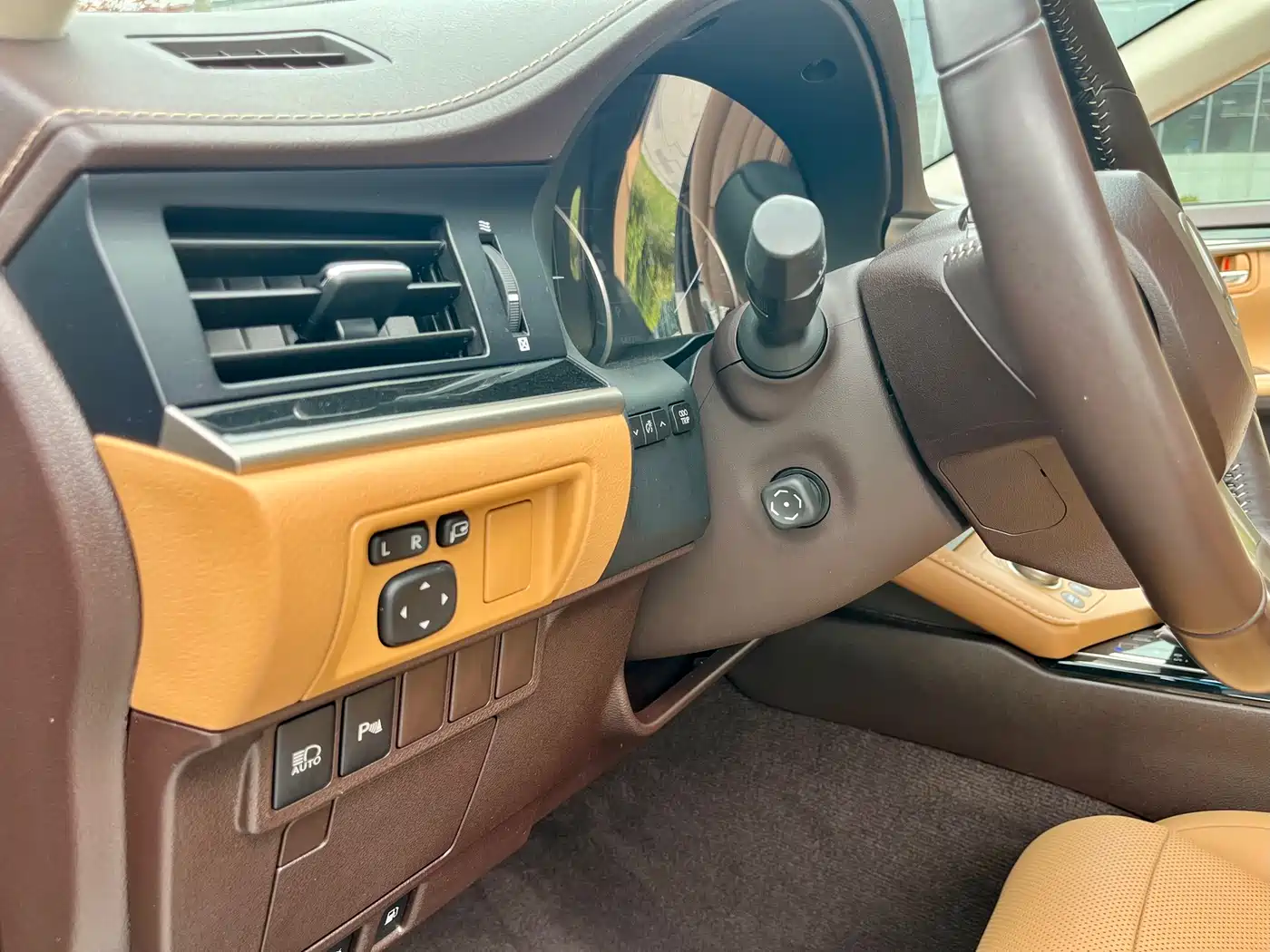 Lexus ES 2015 300h Comfort Edition фото 7