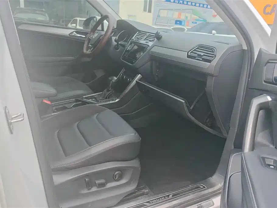 Volkswagen Tiguan L 2019 330TSI Auto 2WD Panorama Comfort Edition China V фото 8
