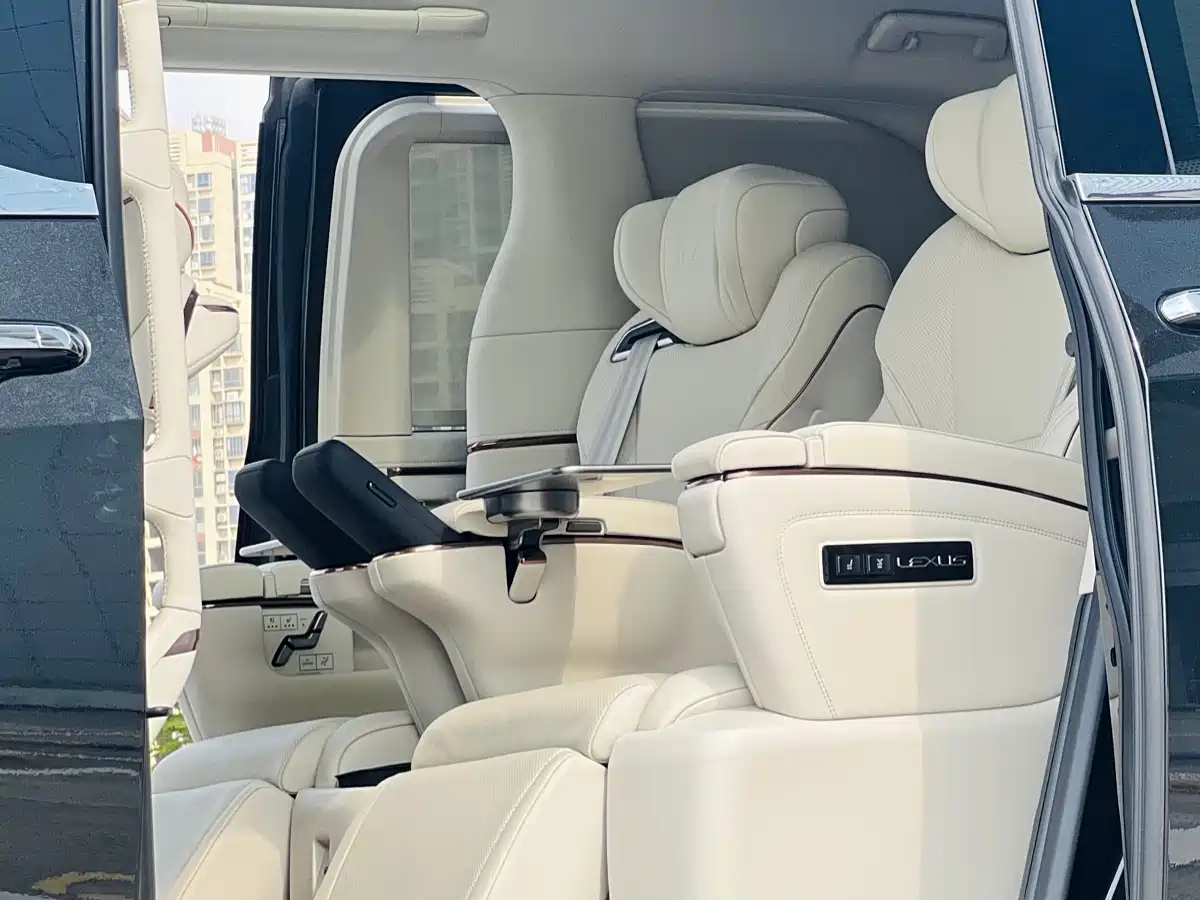Lexus LM 2025 Model 500h Six-Seater Prestige Edition фото 5