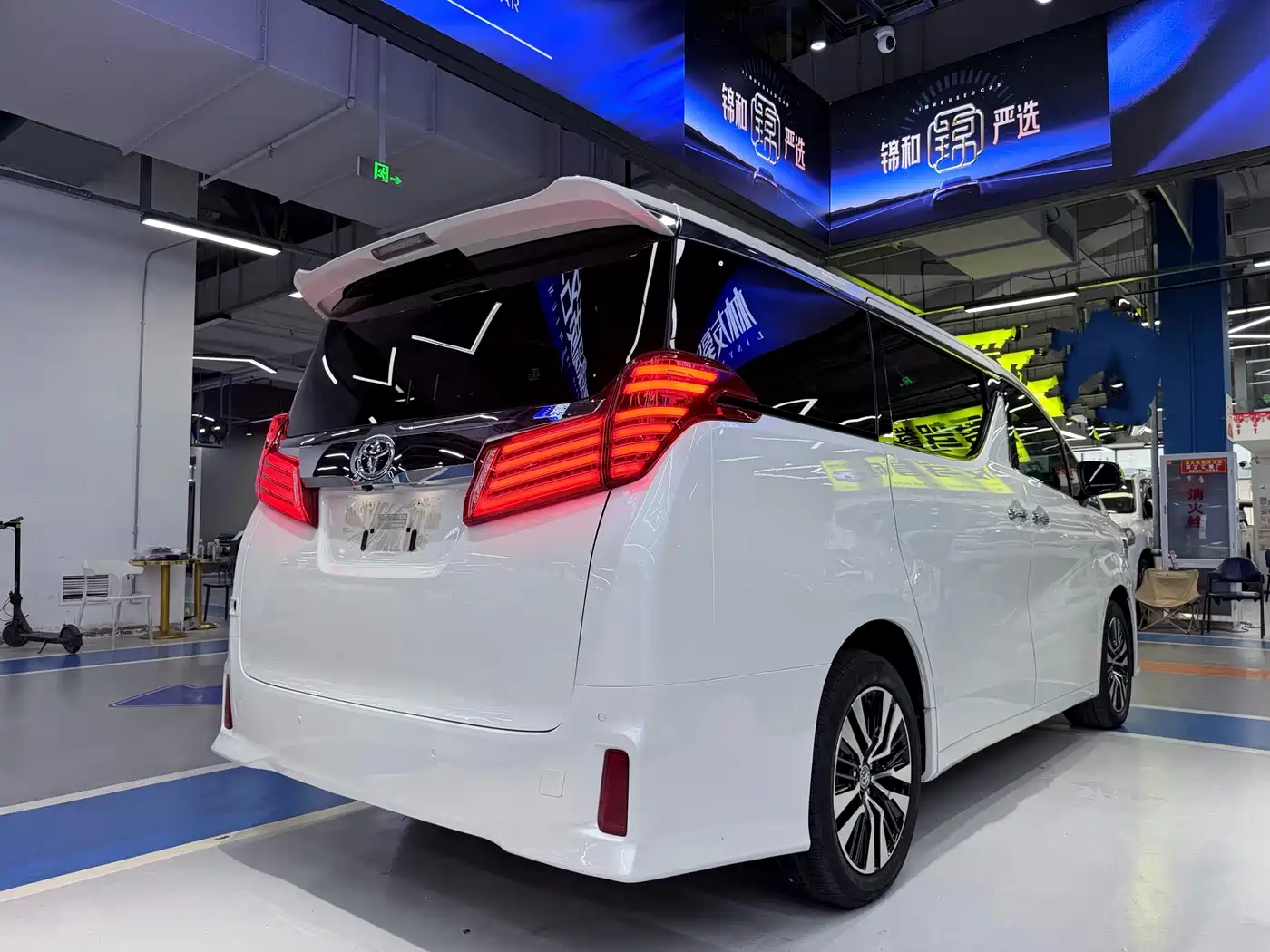 Toyota Alphard 2018 Facelift 3.5L Luxury Edition фото 6