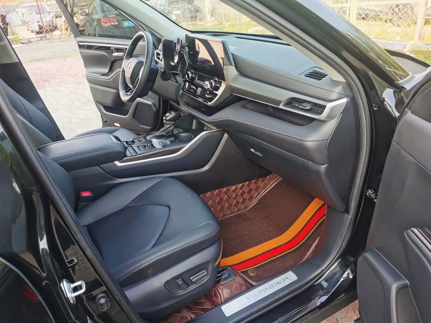 Photo 10 - Toyota Highlander