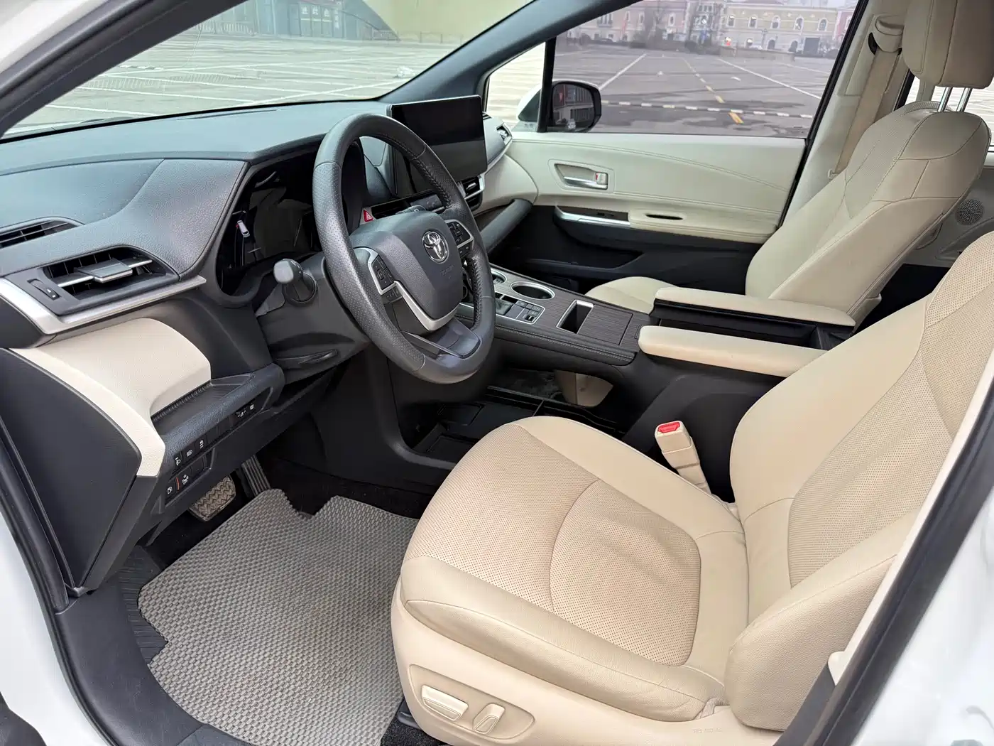 Toyota Sienna 2021 2.5L Hybrid Luxury Edition фото 4