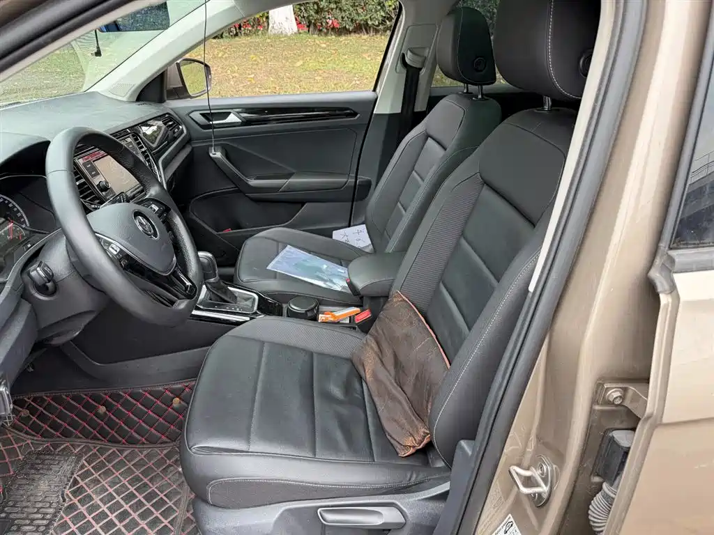 Volkswagen T-ROC 2018 280TSI DSG 2WD Comfort (China V) фото 8
